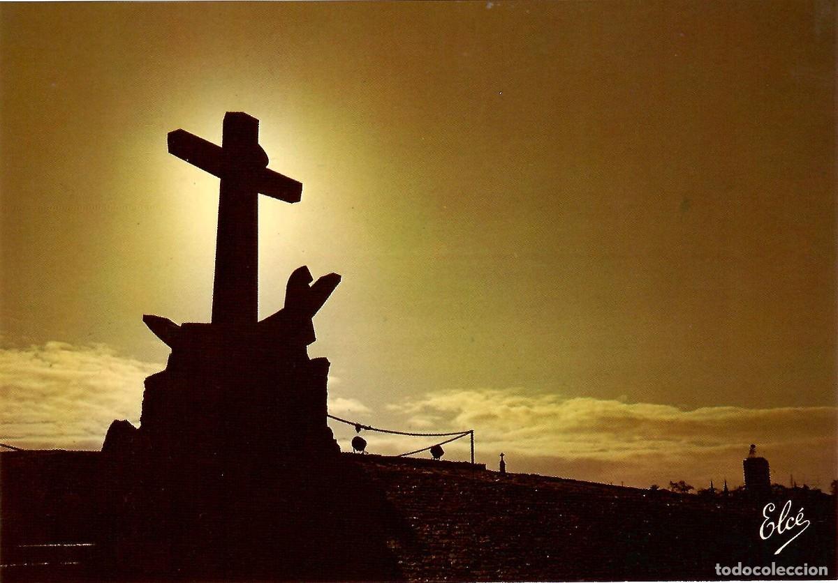 Postales: N&ordm; 3946-La croix du Marin sur la Cote Atlantique. France. Sin circular. ED. ELC&Eacute;COLOR