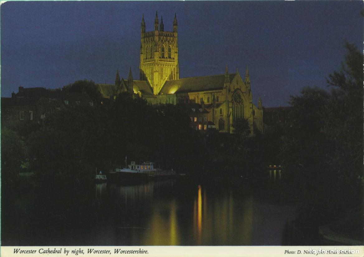 Postales: N&ordm; 2SOA 82-Worcester Cathedral by night, Worcester, Worcestershire. England. Sin circular. ED. JONH