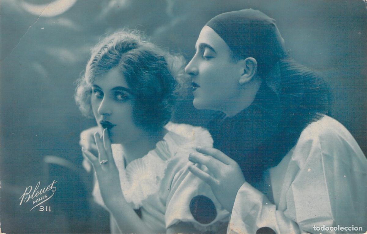 Postales: Postal Art&iacute;stica de Pierrot y Dama en Escena Teatral