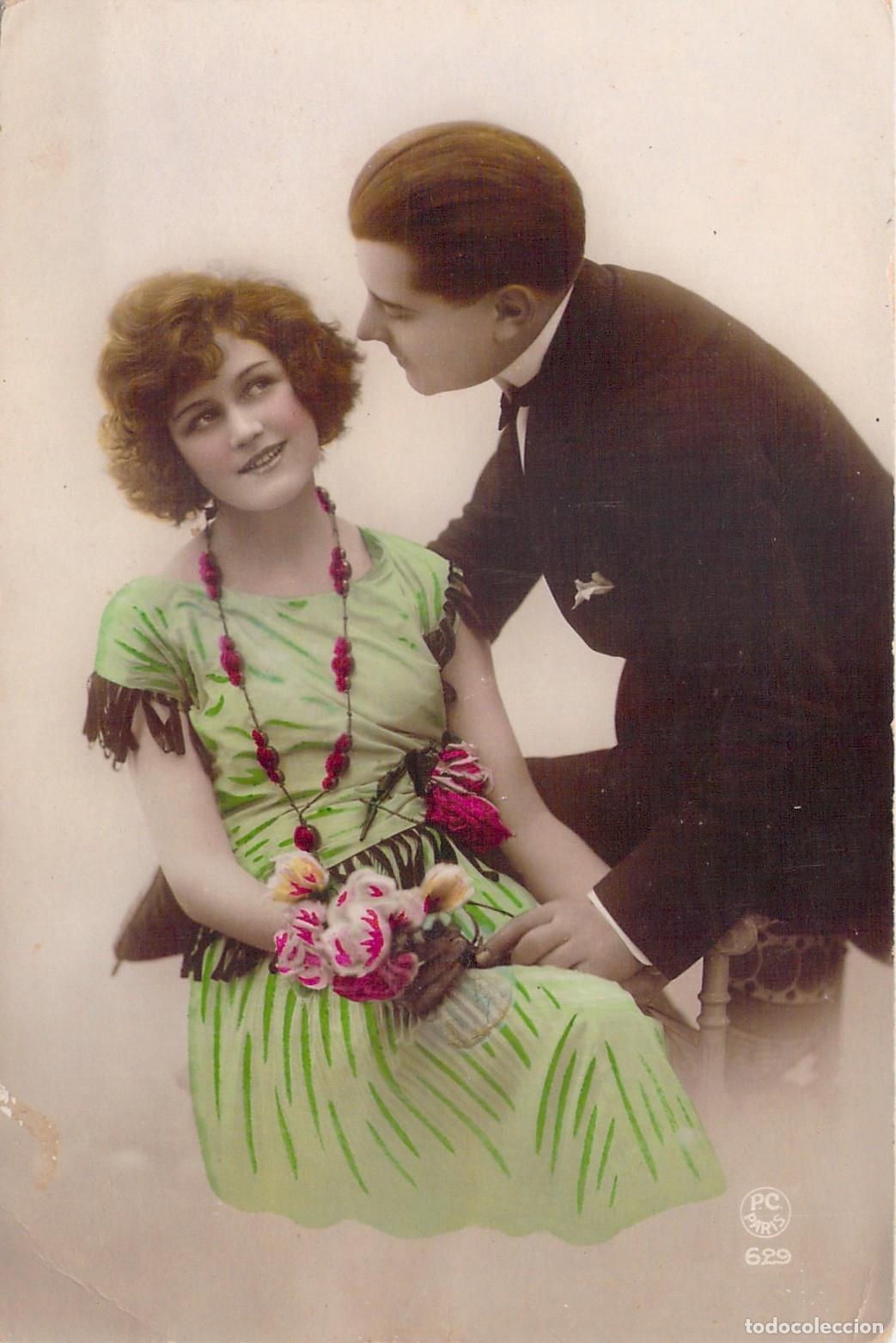 Postales: Postal Antigua de Pareja Rom&aacute;ntica Coloreada a Mano - PC Paris