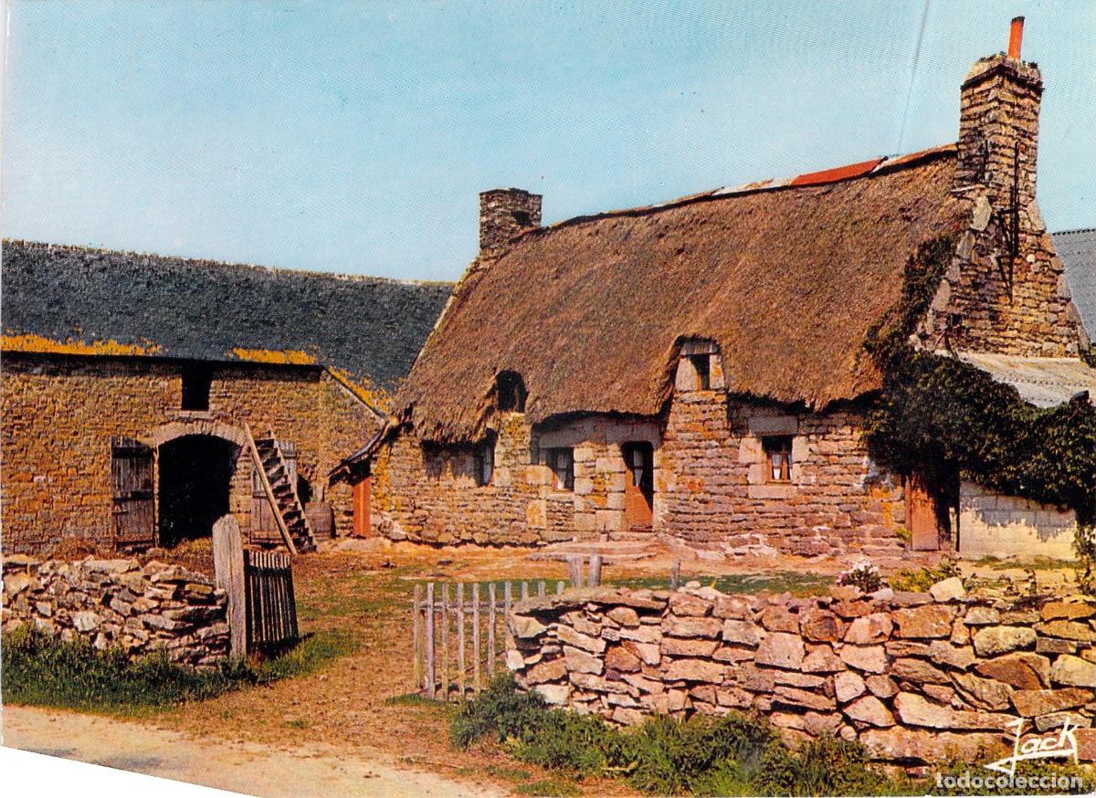 Postales: Postal de Breta&ntilde;a: Casa Tradicional de Piedra con Techo de Paja