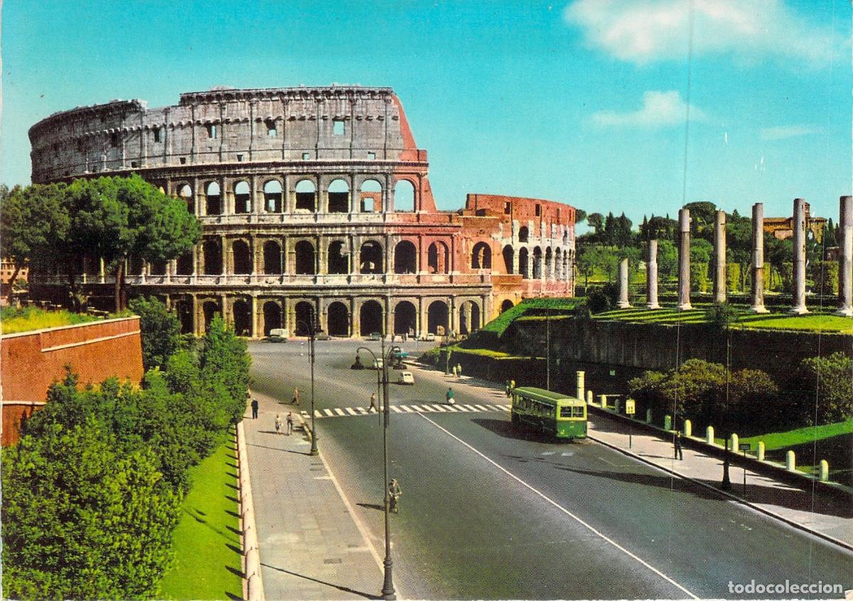 Postales: Tarjeta Postal de Roma: Vista del Coliseo y Calle Romana