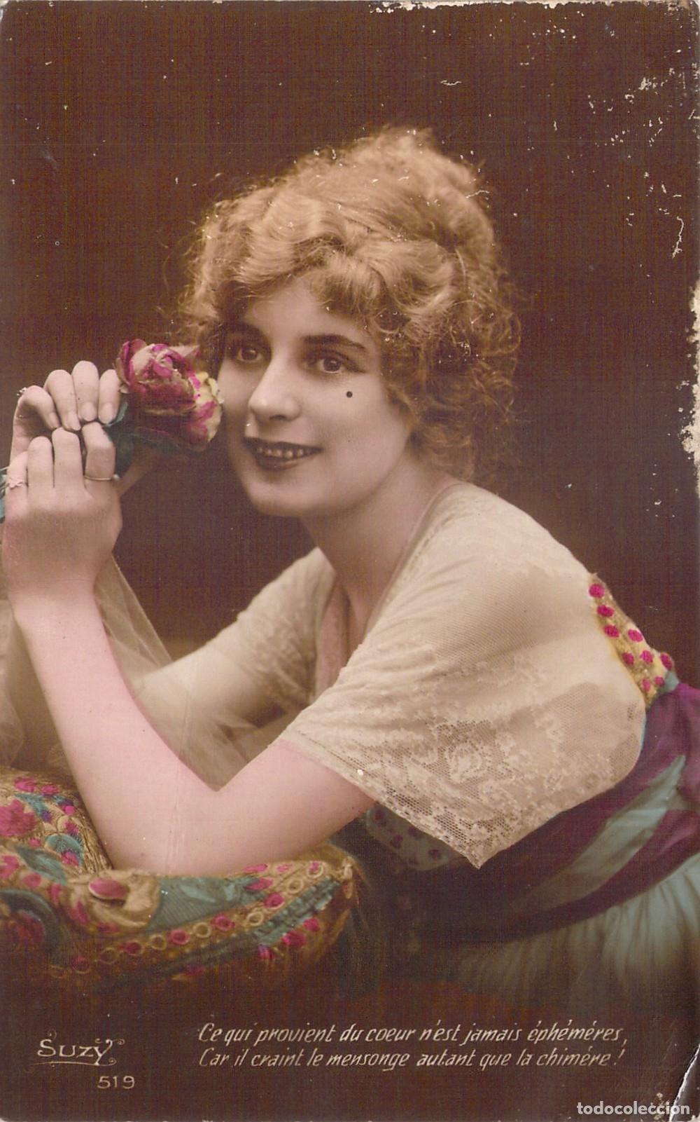 Postales: Postal de Retrato Art&iacute;stico de Mujer con Flor, Suzy