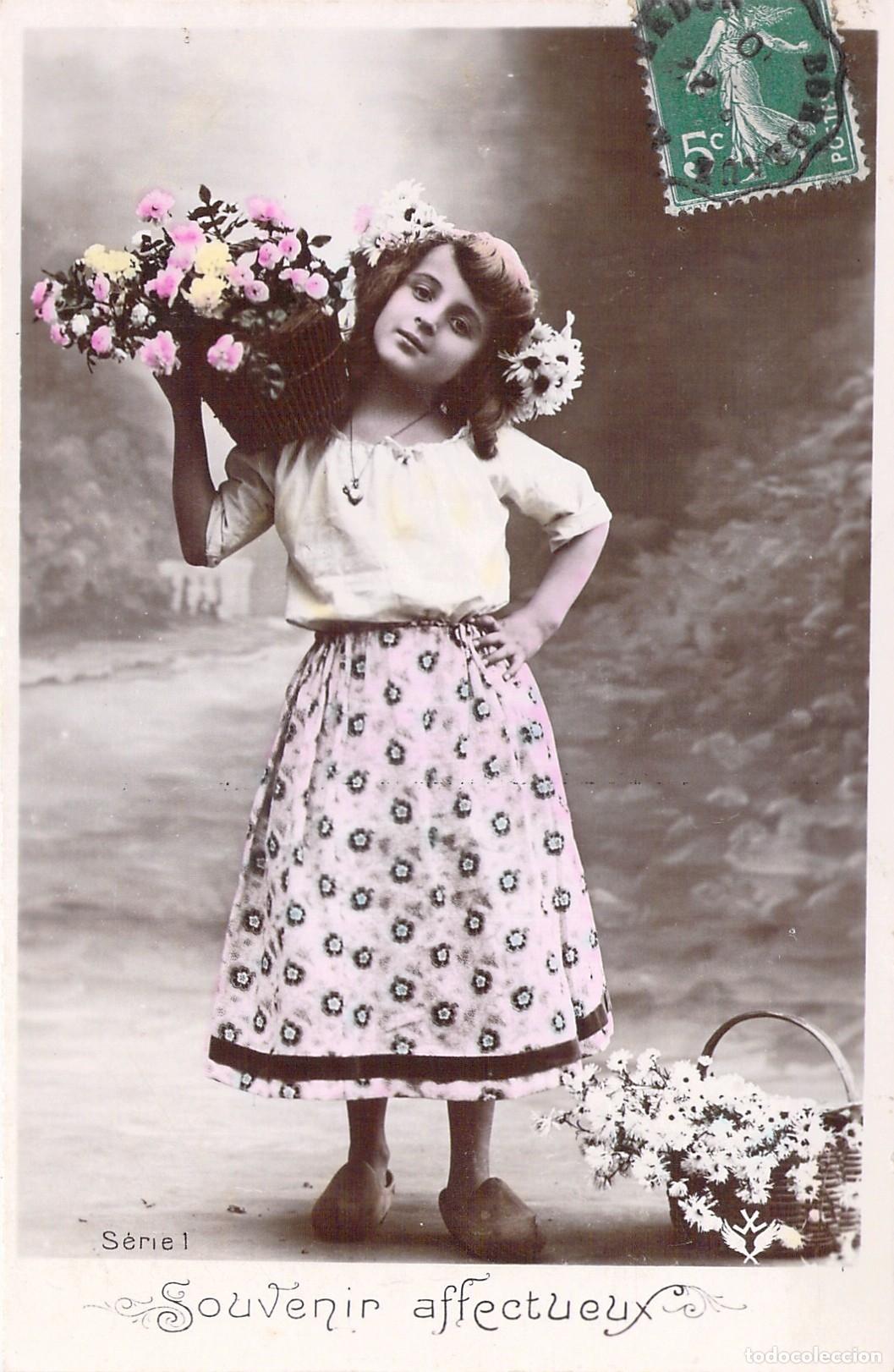 Postales: Postal Antigua Ni&ntilde;a con Cesto de Flores Souvenir Affectueux