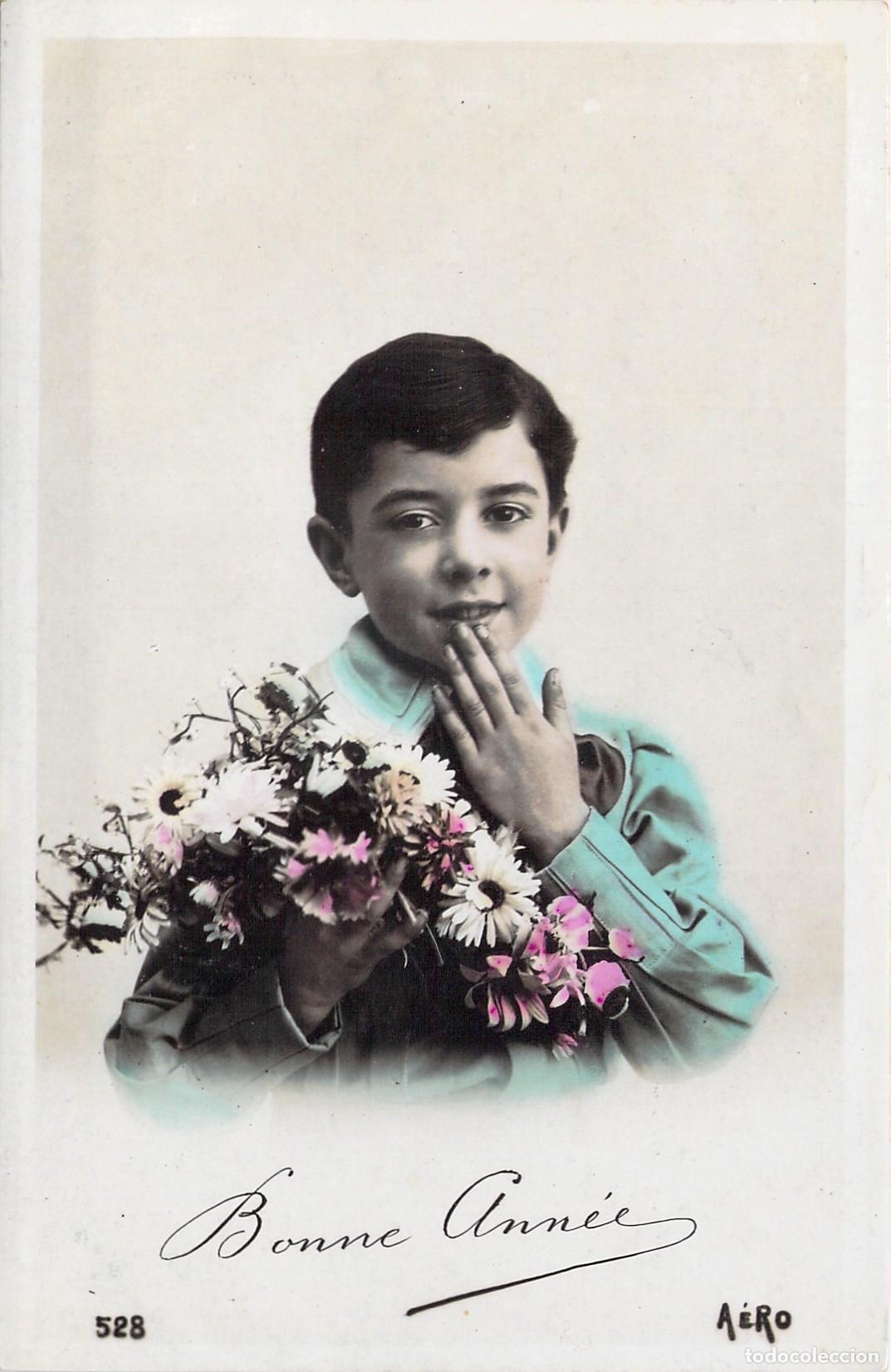 Postales: Postal de Feliz A&ntilde;o Nuevo con Retrato de Ni&ntilde;o y Flores