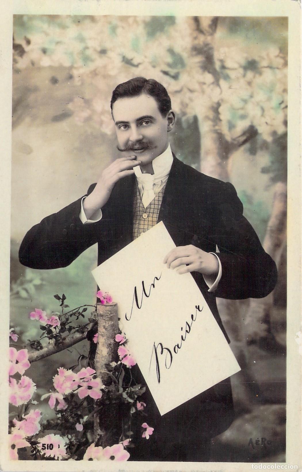 Postales: Postal Francesa de Hombre con Bigote y Mensaje Un Baiser