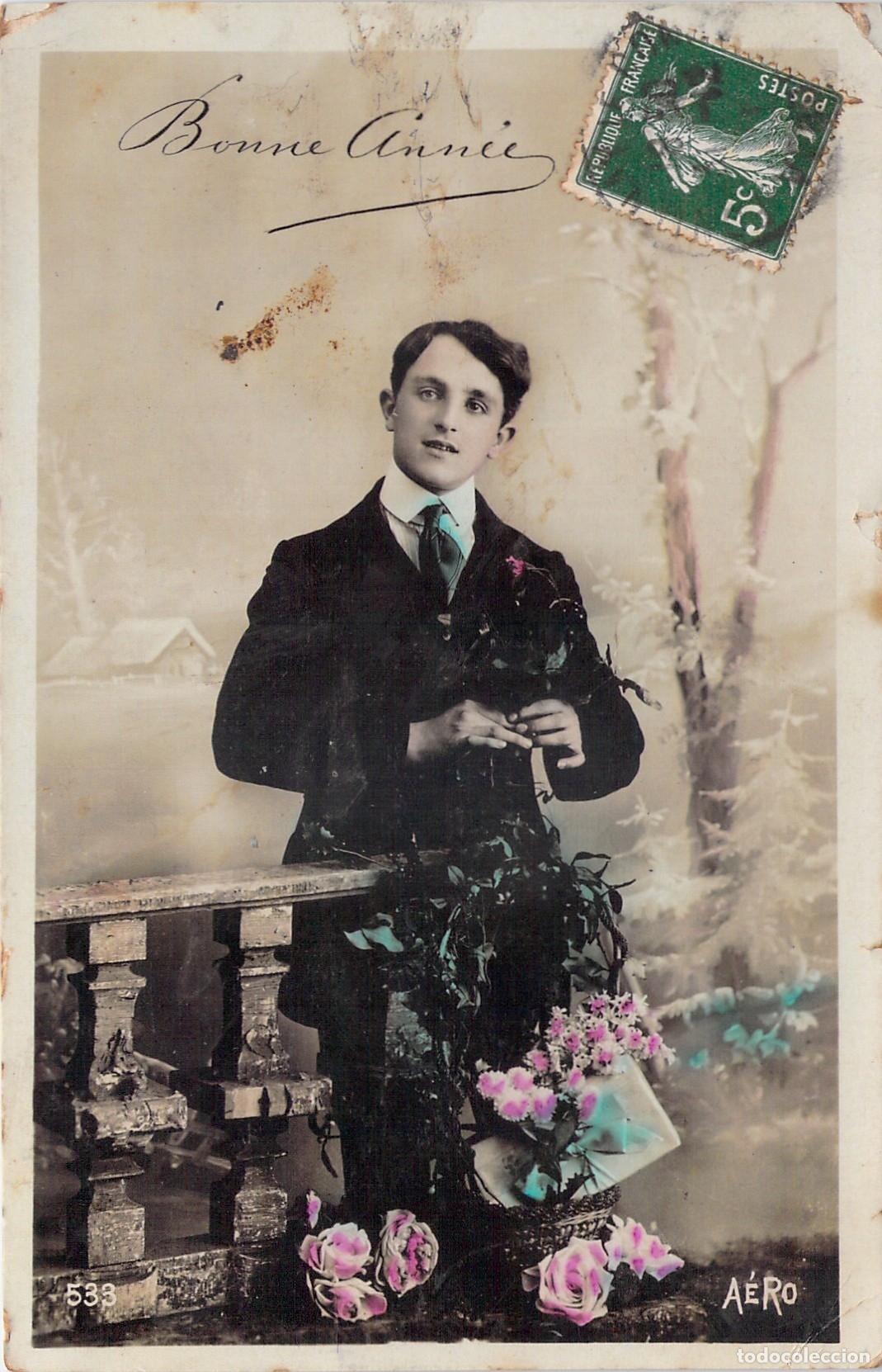 Postales: Postal de Felicitaci&oacute;n Bonne Ann&eacute;e Retrato de Caballero y Flores