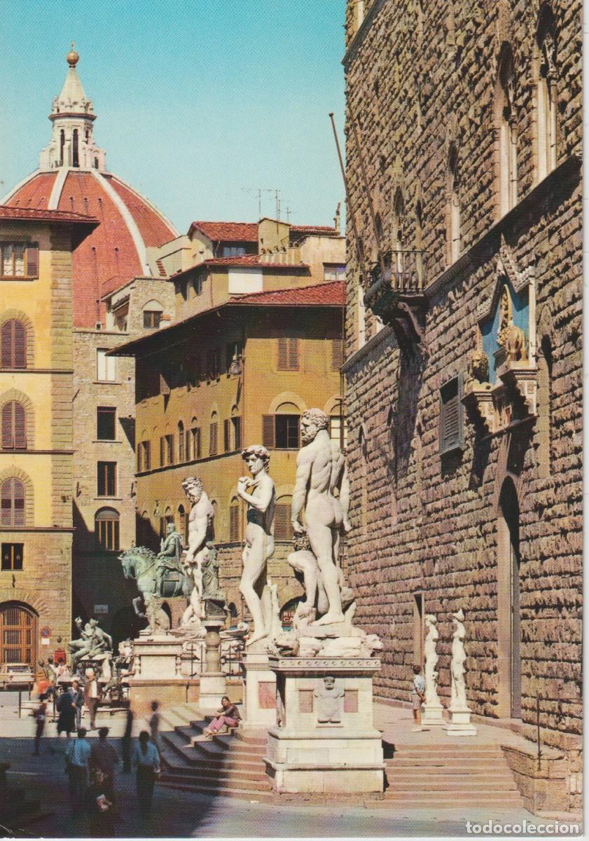 Postales: FLORENCIA. ITALIA . ESTUAS SOBRE LA ESCALINATA DEL VIEJO PALACIO ... SIN CIRCULAR