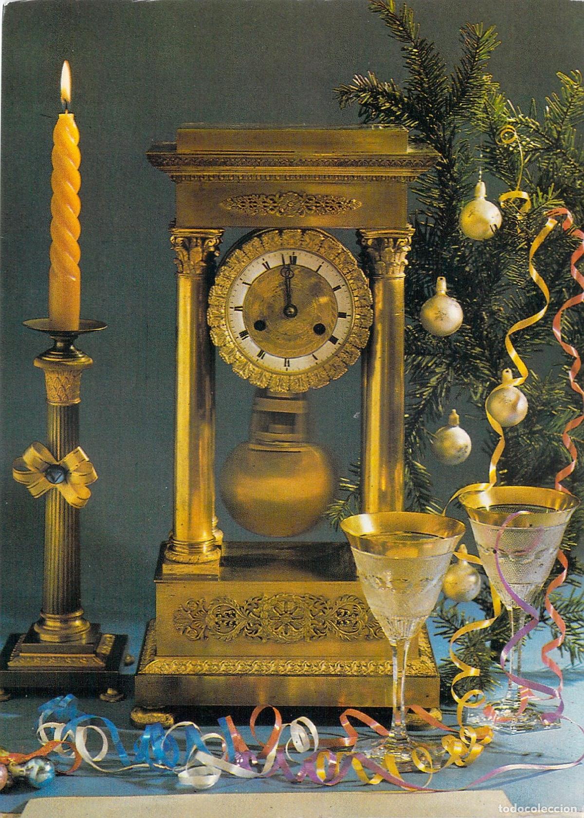 Postales: Postal de A&ntilde;o Nuevo con Reloj Dorado y Decoraci&oacute;n Festiva