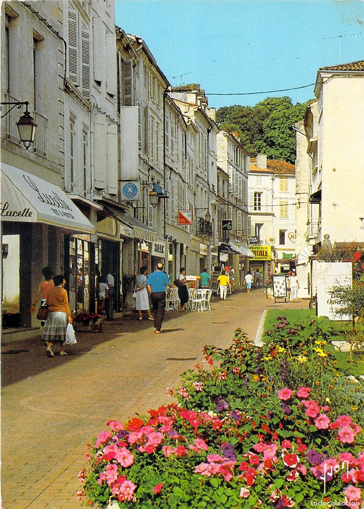 Postales: Postal de Saintes, Calle Peatonal en el Centro de la Ciudad, Francia