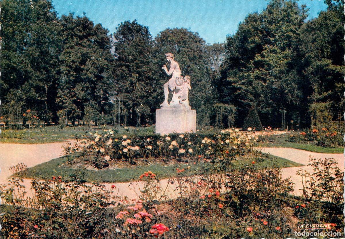 Postales: Postal de La Rosaleda con Estatua en Vittel, Francia