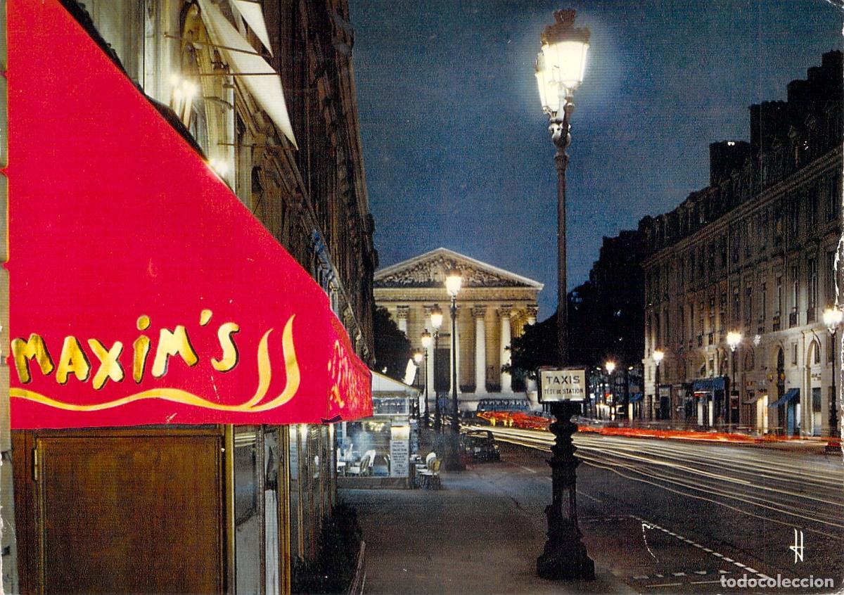 Postales: Postal de Par&iacute;s: Restaurante Maxim's y la Madeleine de noche
