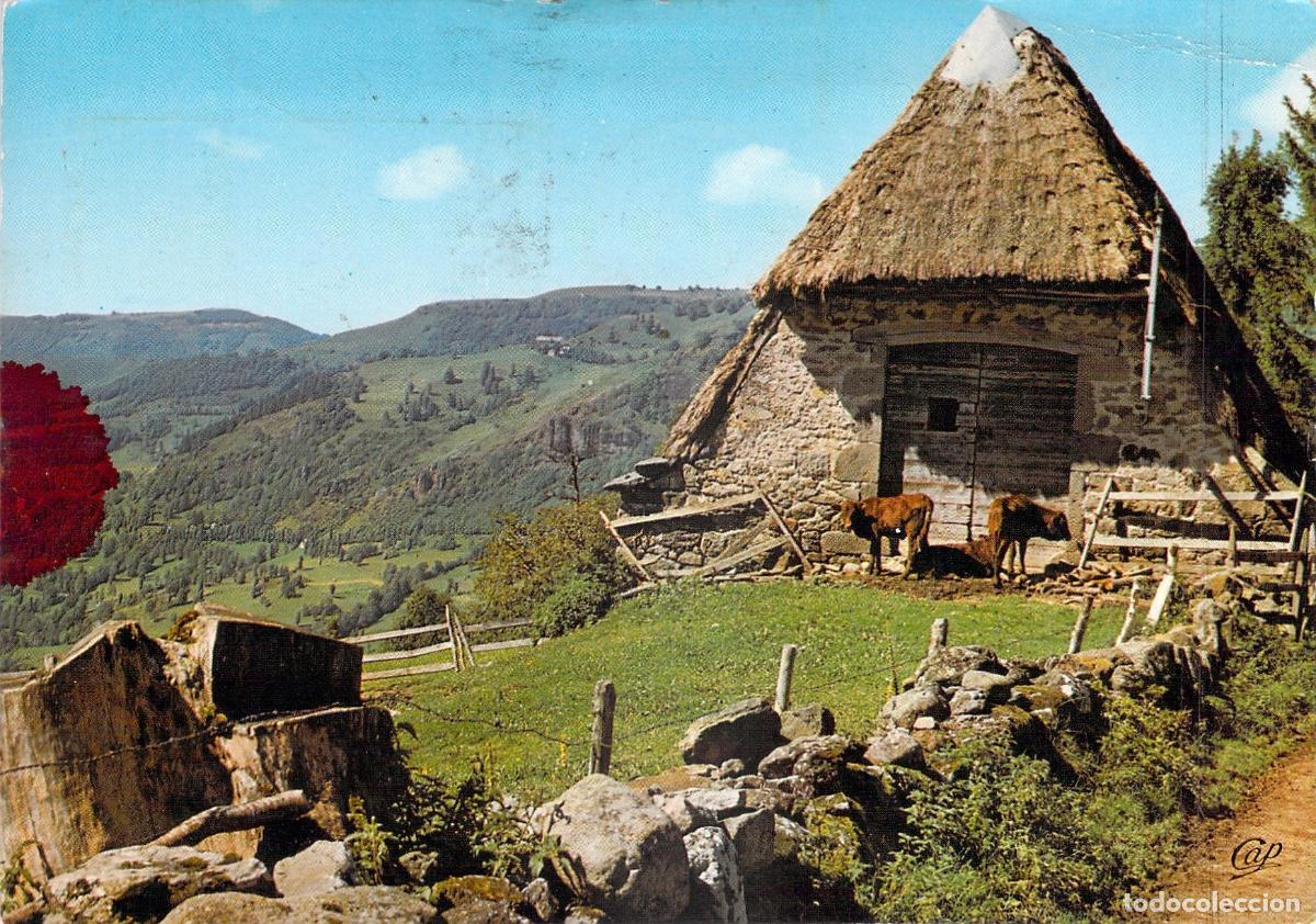 Postcards: Postal de un Viejo Buron con Techo de Paja en Auvergne, Francia