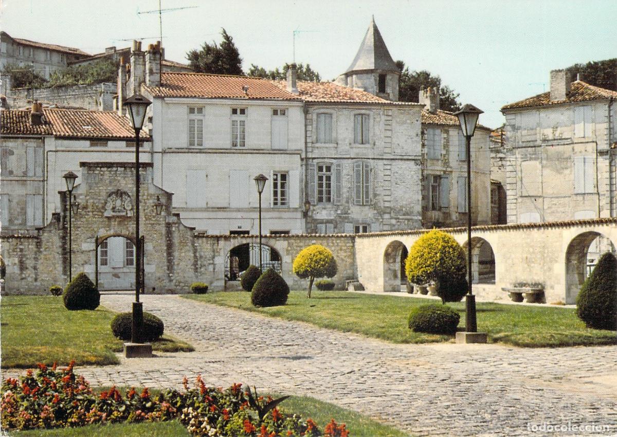 Postales: Tarjeta Postal de la Plaza de Nivelles en Saintes, Francia