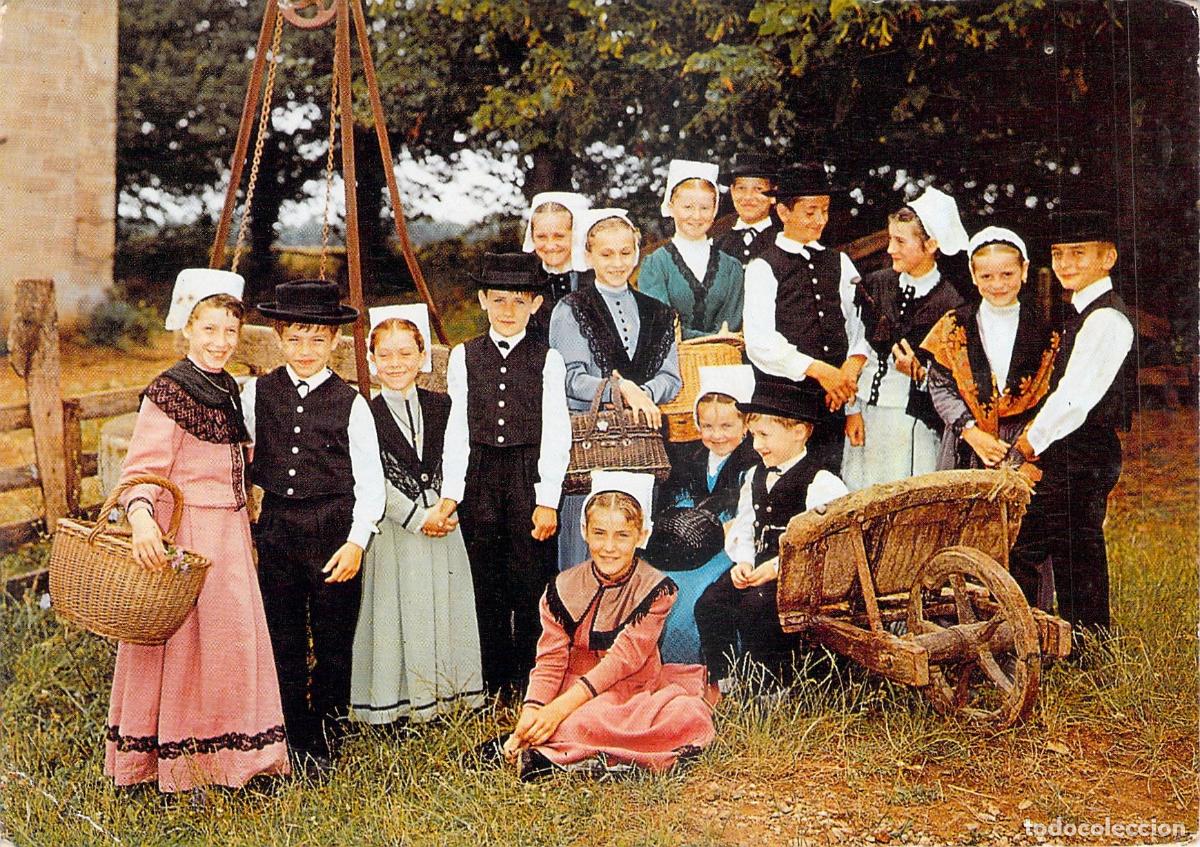 Postales: Postal Folklore Vend&eacute;en - Ni&ntilde;os con Trajes T&iacute;picos Fontenay-le-Comte