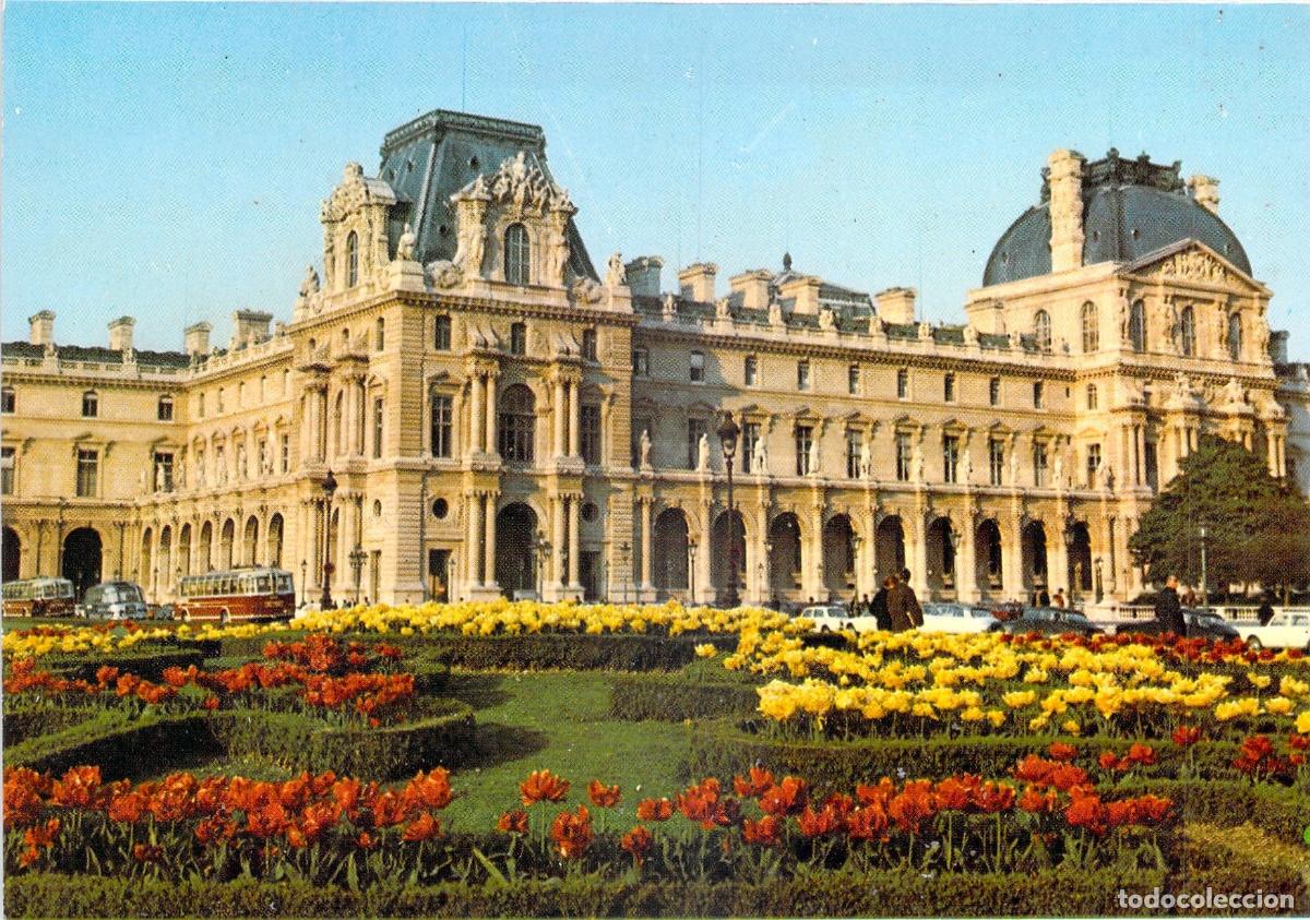 Postales: Postal de Par&iacute;s: Museo del Louvre y sus Jardines con Flores