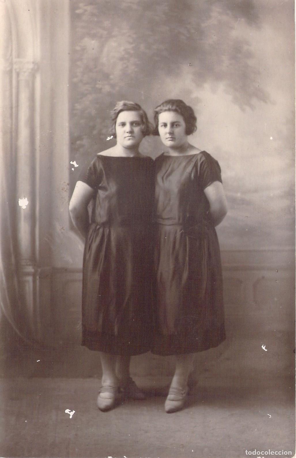 Postales: Postal Retrato de Dos Mujeres en Estudio Photo-Eclair Burdeos