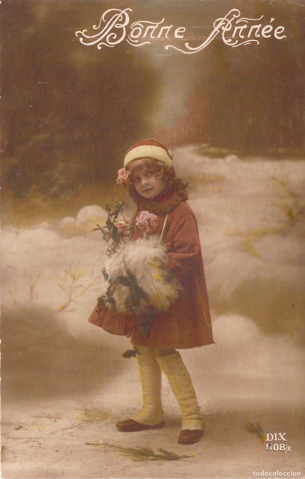 Postales: Postal de Felicitaci&oacute;n de A&ntilde;o Nuevo con Ni&ntilde;a en la Nieve