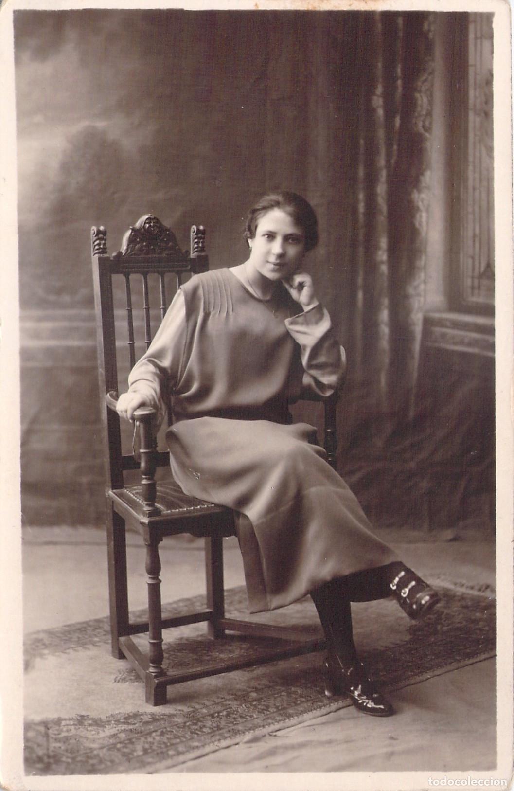 Postales: Postal de Retrato de Mujer en Estudio, Lyon, Francia