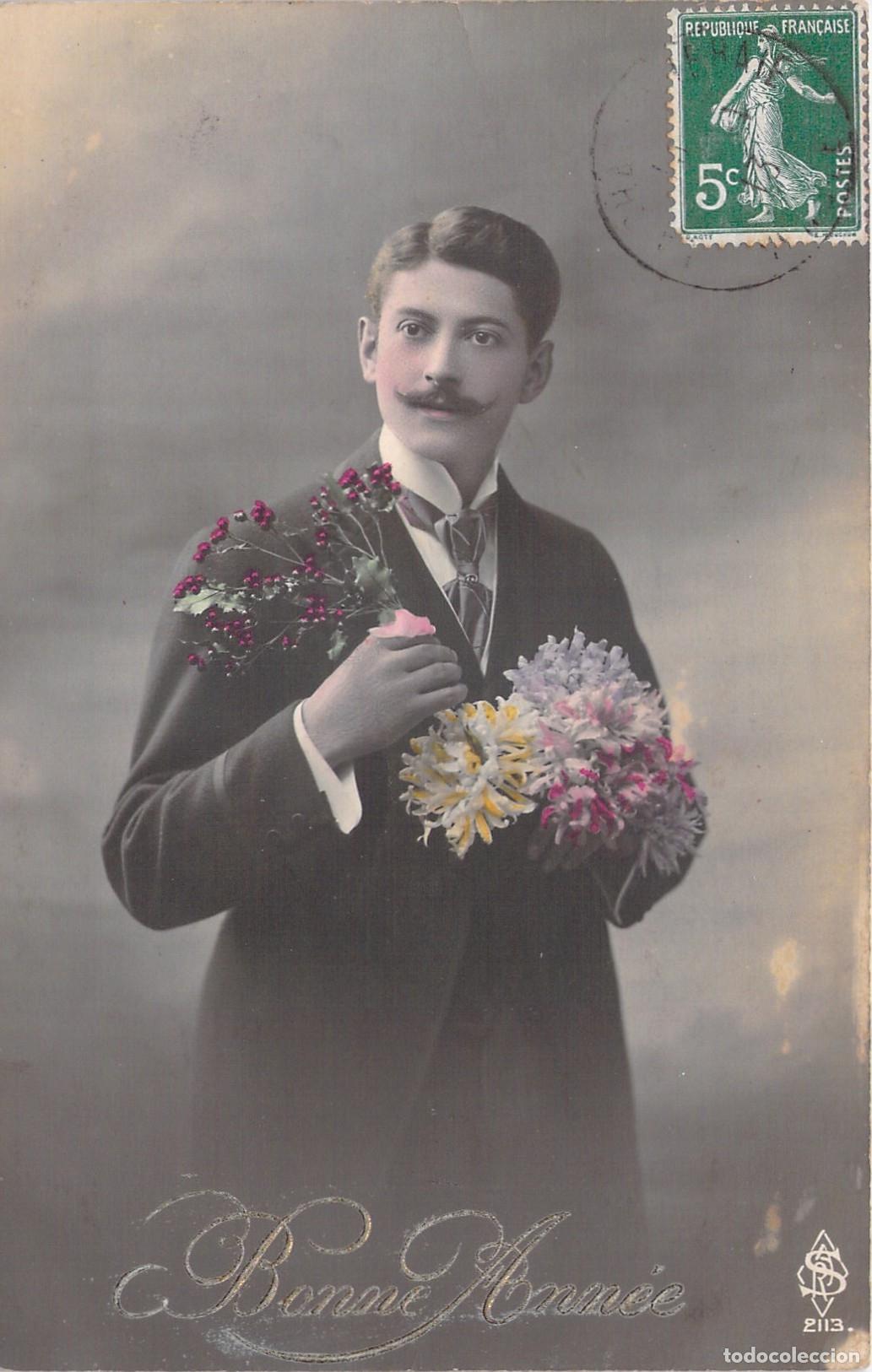 Postales: Tarjeta Postal de Feliz A&ntilde;o Nuevo con Retrato de Hombre y Flores