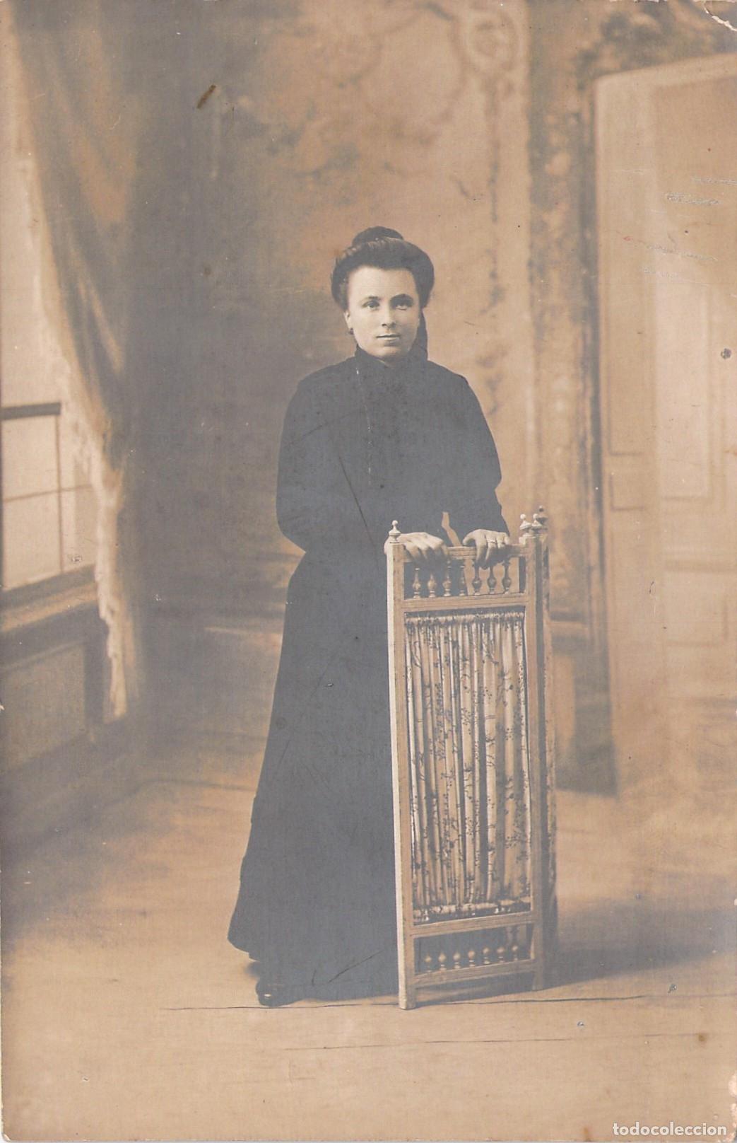 Postales: Postal de Retrato de Mujer en Estudio Fotogr&aacute;fico, Francia