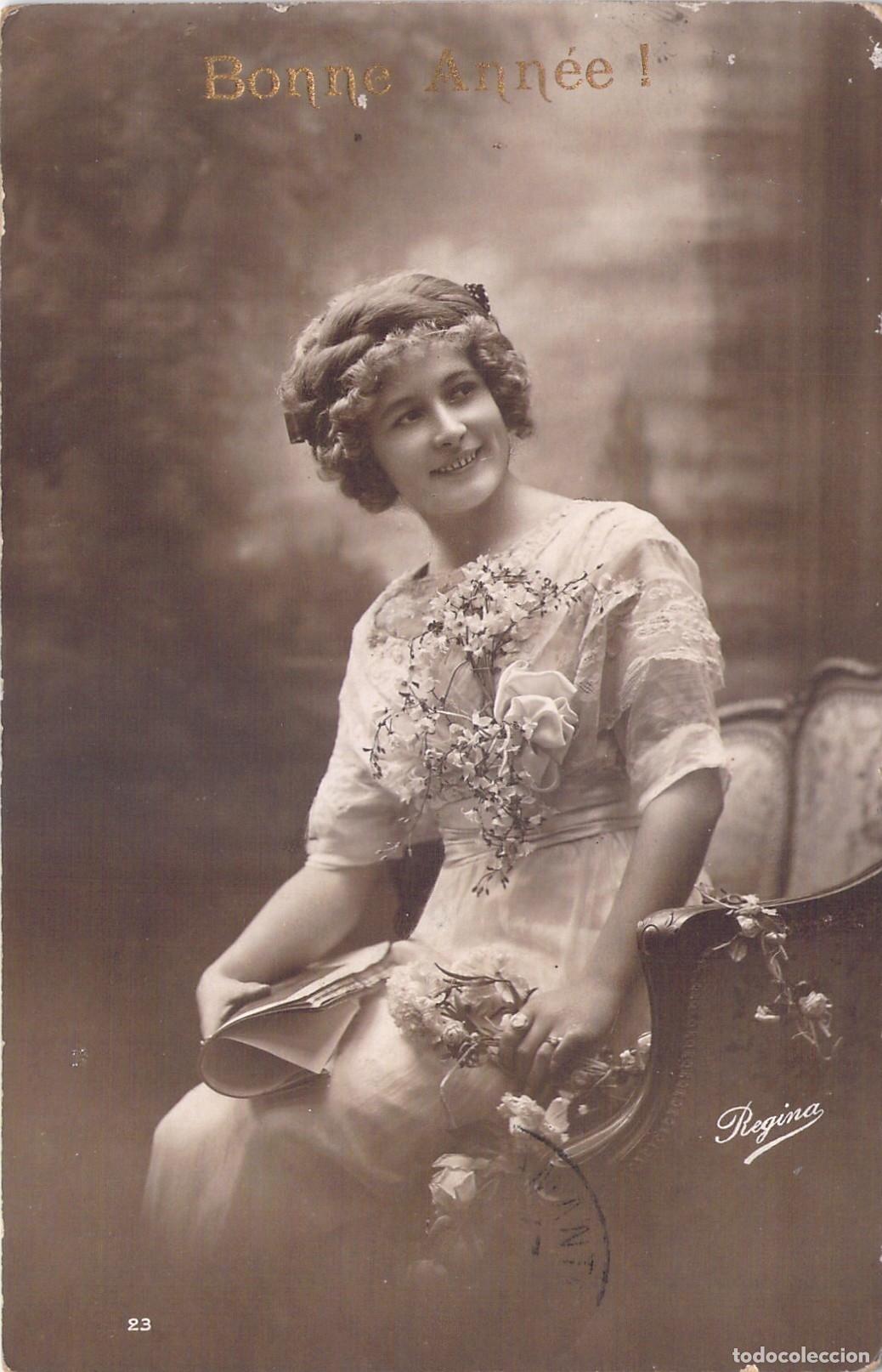 Postales: Postal de Felicitaci&oacute;n de A&ntilde;o Nuevo con Retrato de Mujer Elegante