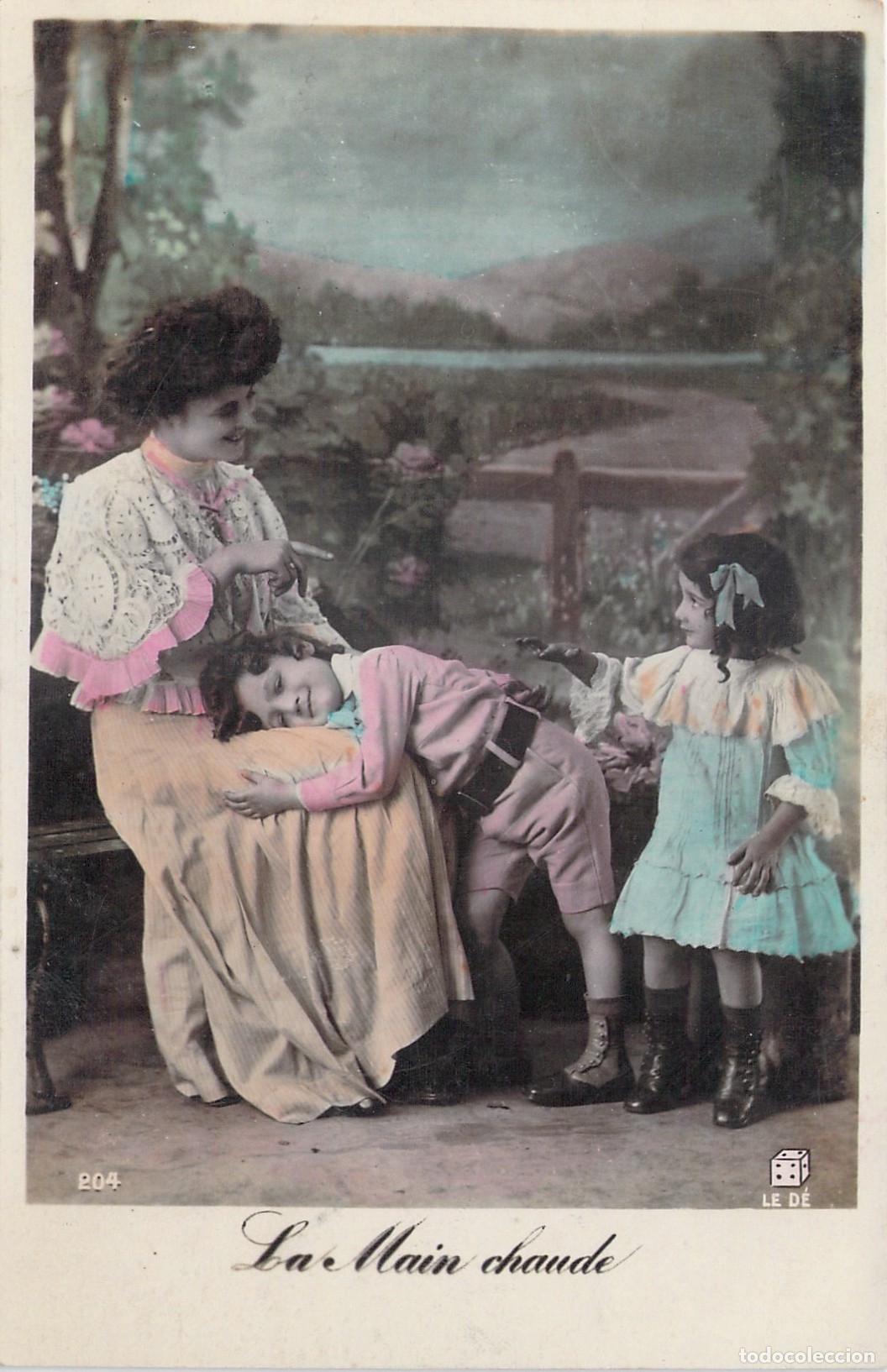 Postales: Postal Antigua La Main Chaude Juego de Ni&ntilde;os Escena Familiar