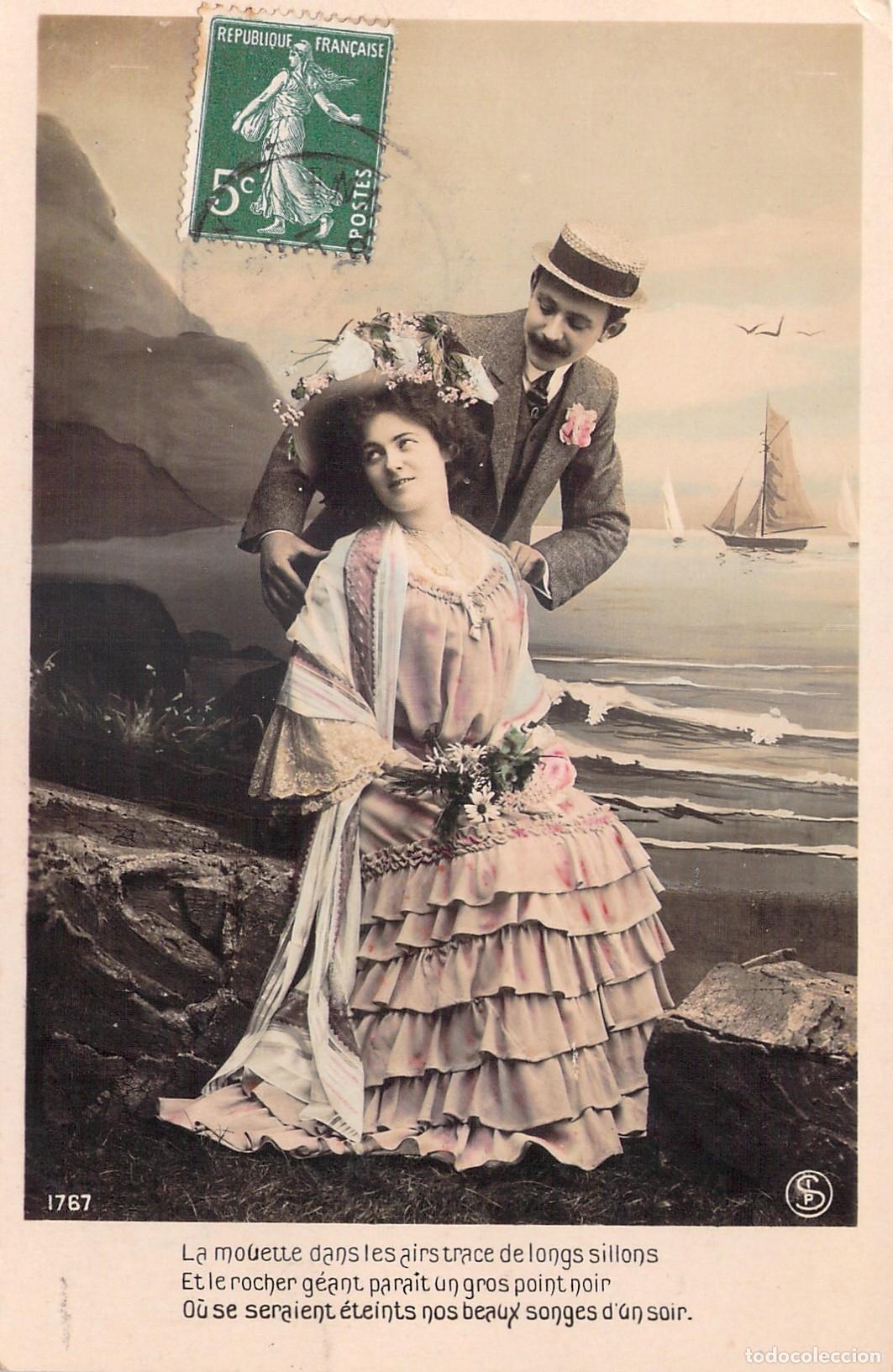 Postales: Tarjeta Postal Antigua Pareja Rom&aacute;ntica en la Costa Francesa