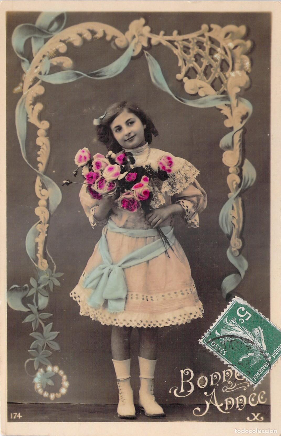 Postales: Postal de A&ntilde;o Nuevo con Ni&ntilde;a y Ramo de Flores