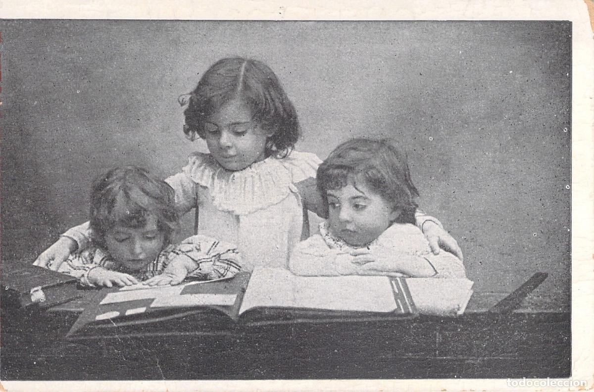 Postales: Postal de Ni&ntilde;os Peque&ntilde;os Leyendo un Libro