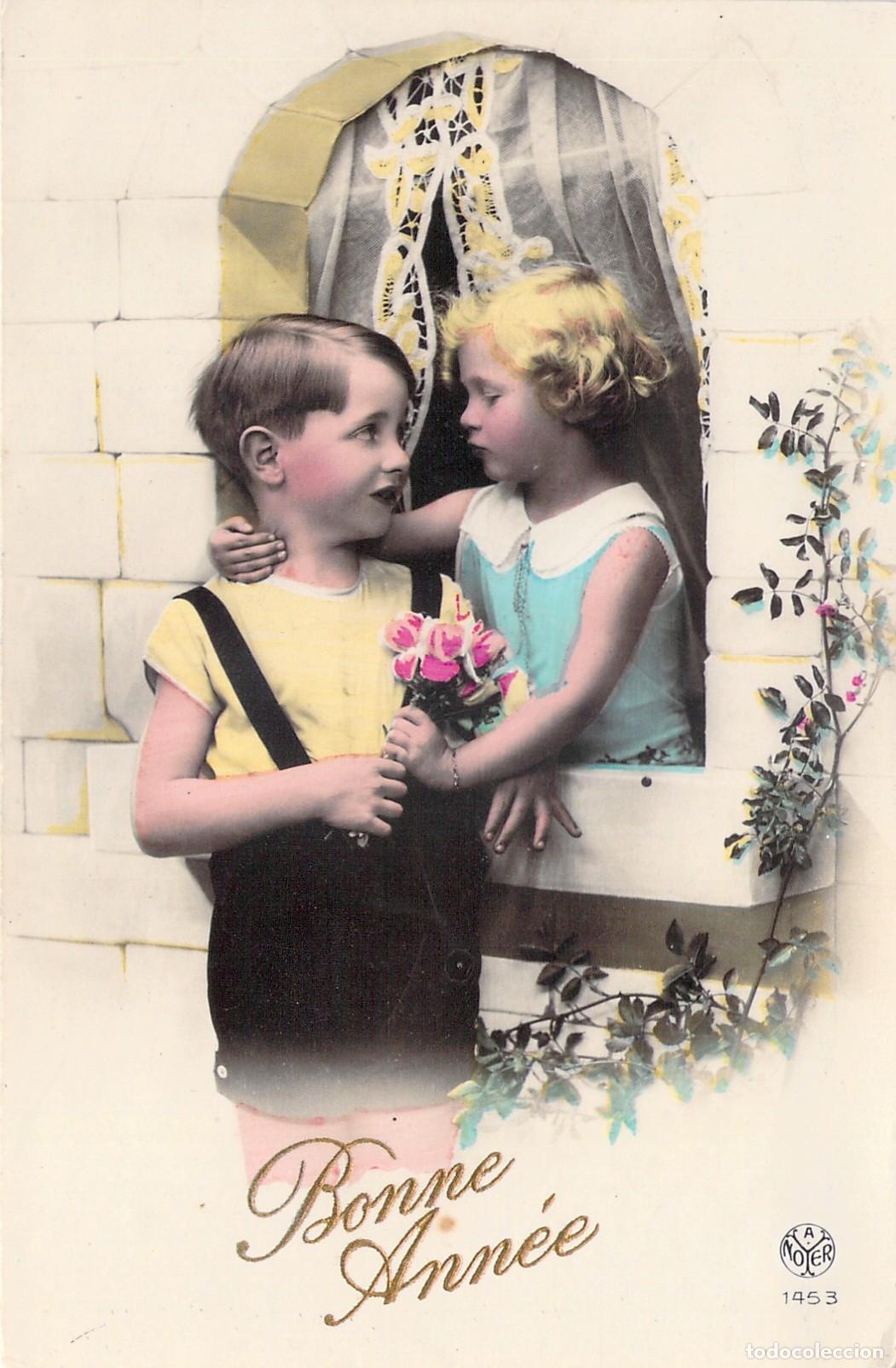 Postales: Postal de A&ntilde;o Nuevo con Ni&ntilde;os y Ramo de Flores