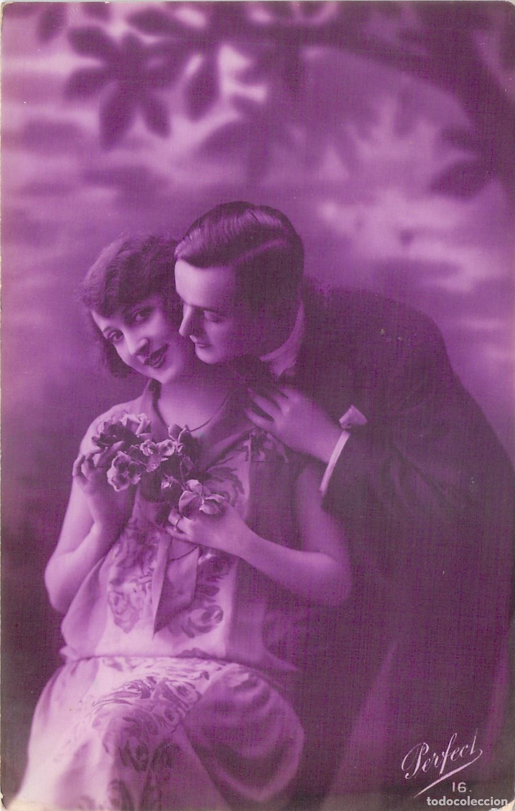 Postales: Postal Rom&aacute;ntica de Pareja con Flores en Ch&acirc;teauneuf Francia