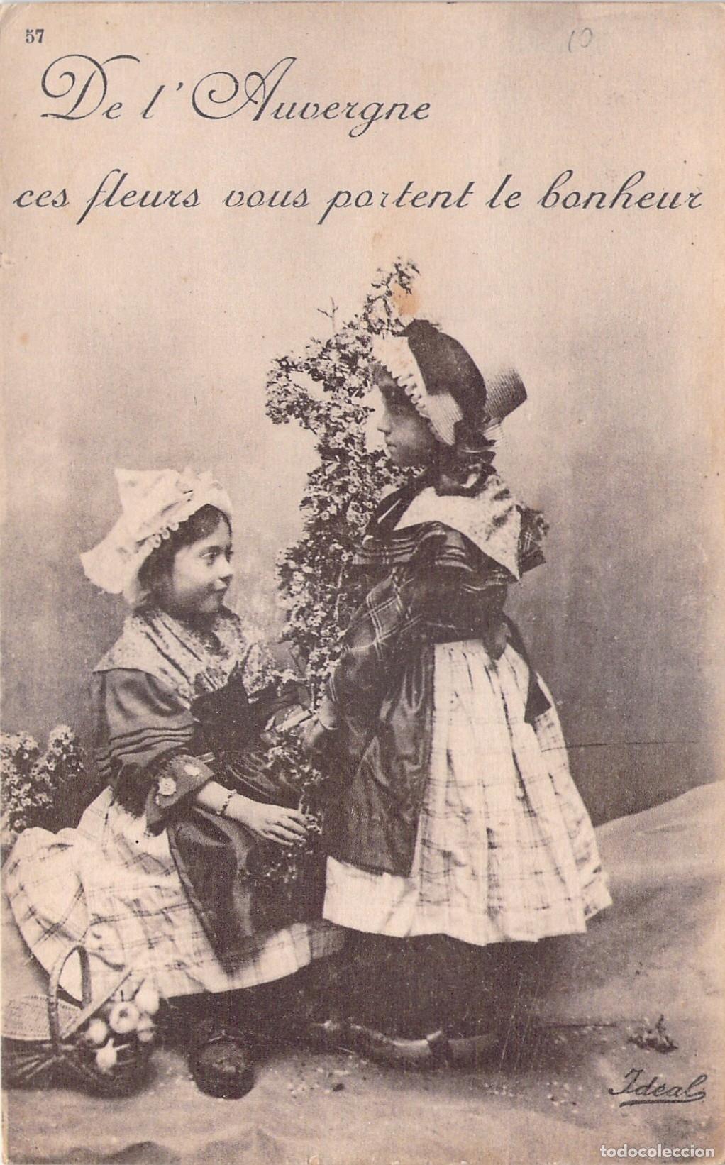 Postales: Postal de Auvergne con Ni&ntilde;as en Trajes T&iacute;picos Franceses