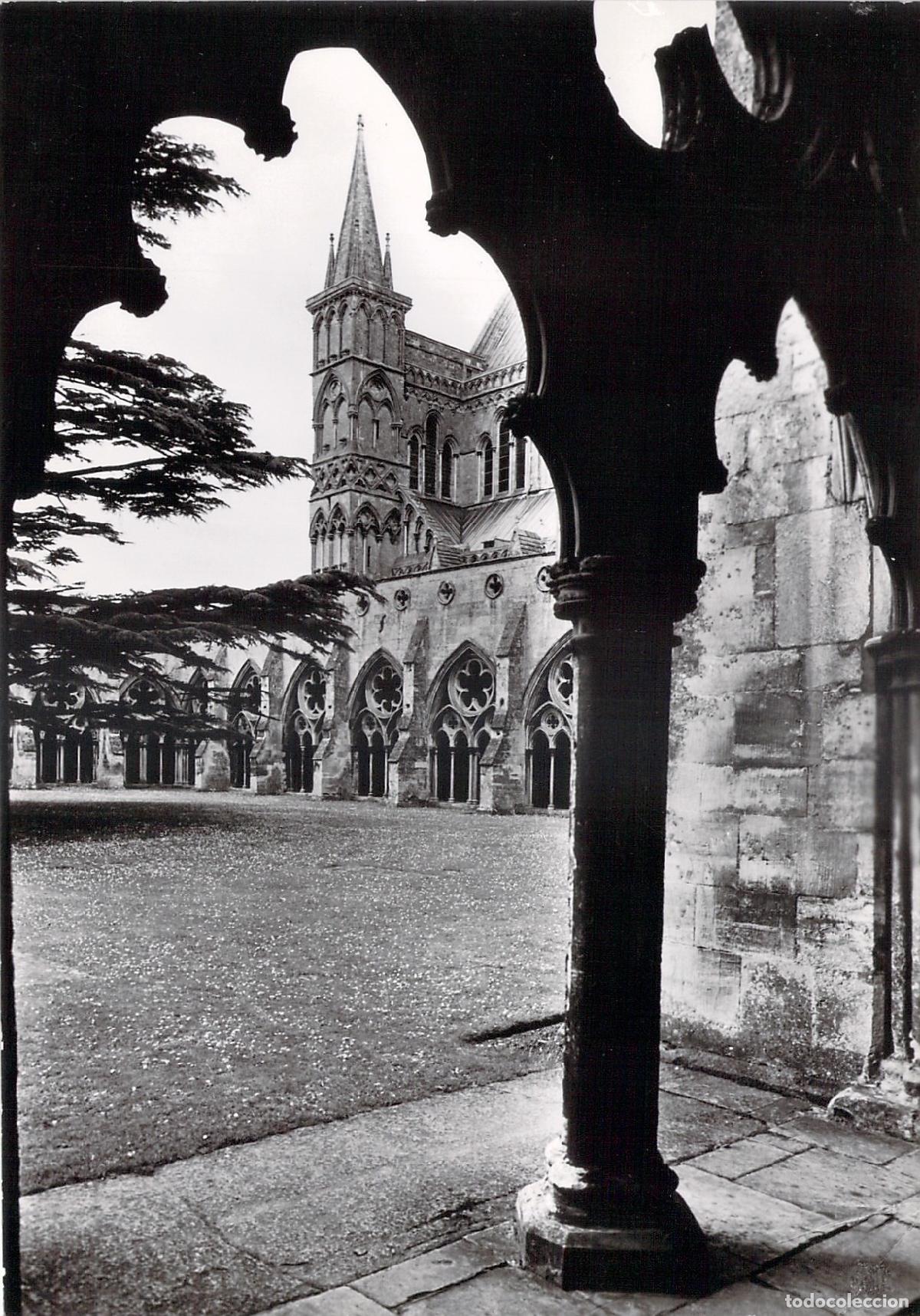 Postales: Postal Catedral de Salisbury, Wiltshire, Inglaterra - Vista del Claustro