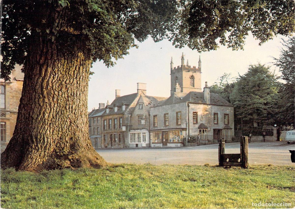 Postales: Postal de The Stocks y la Iglesia en Stow-on-the-Wold, Cotswolds