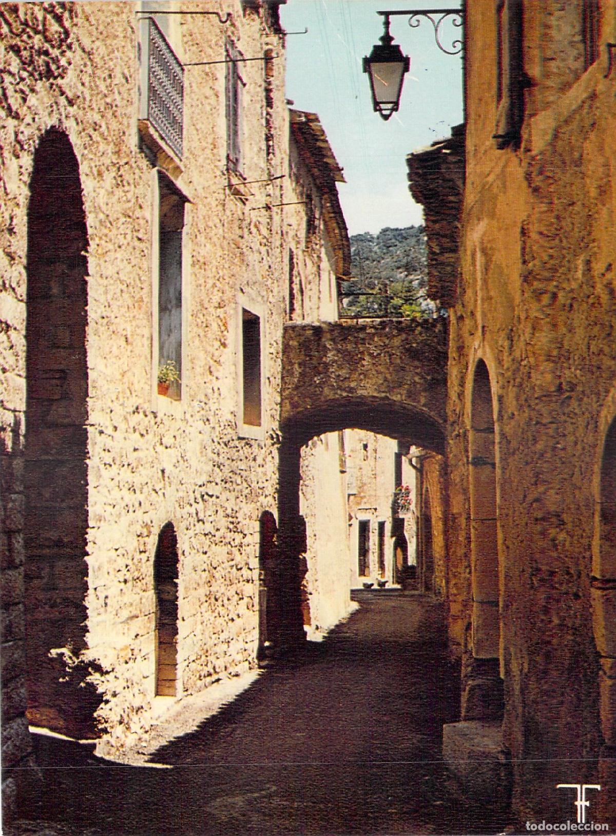Postales: Postal de Saint-Guilhem-le-D&eacute;sert, Calle del Pueblo en Languedoc