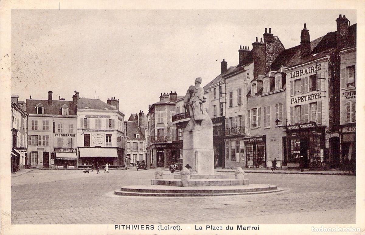 Postales: Postal de la Place du Martroi en Pithiviers, Francia