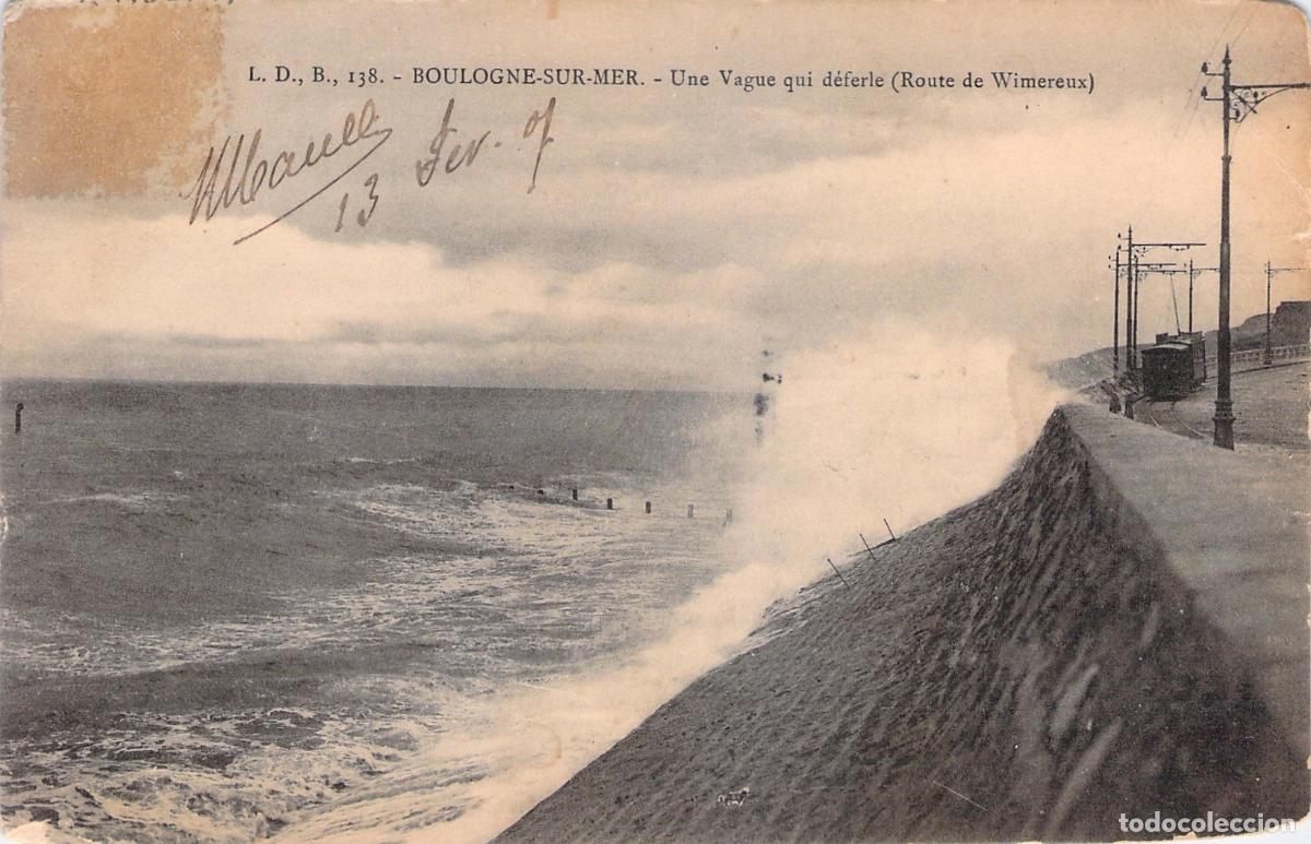 Postales: Postal de Boulogne-sur-Mer Francia Una Ola Rompiendo en la Costa