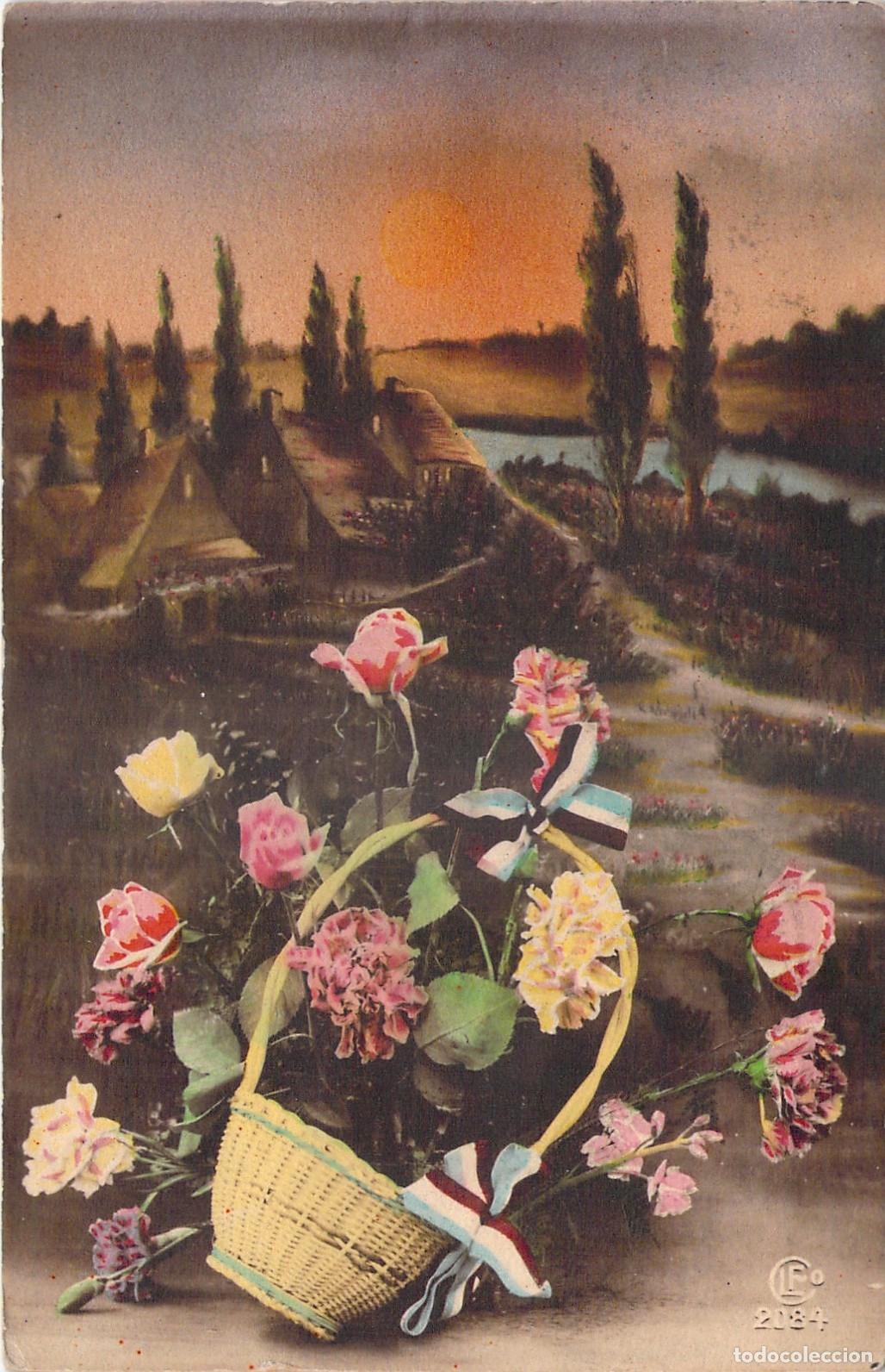 Postales: Postal Ilustrada con Cesta de Flores y Paisaje al Atardecer