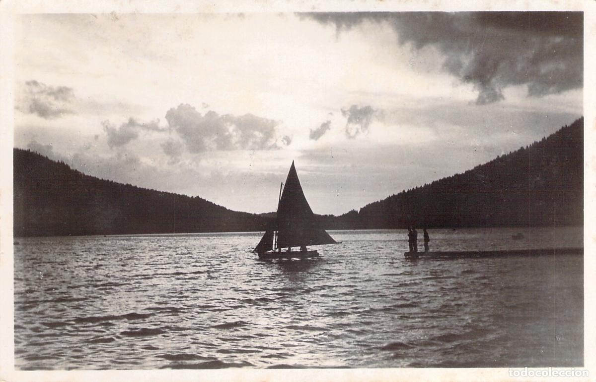 Postales: Postal de G&eacute;rardmer: Paisaje del Lago al Atardecer