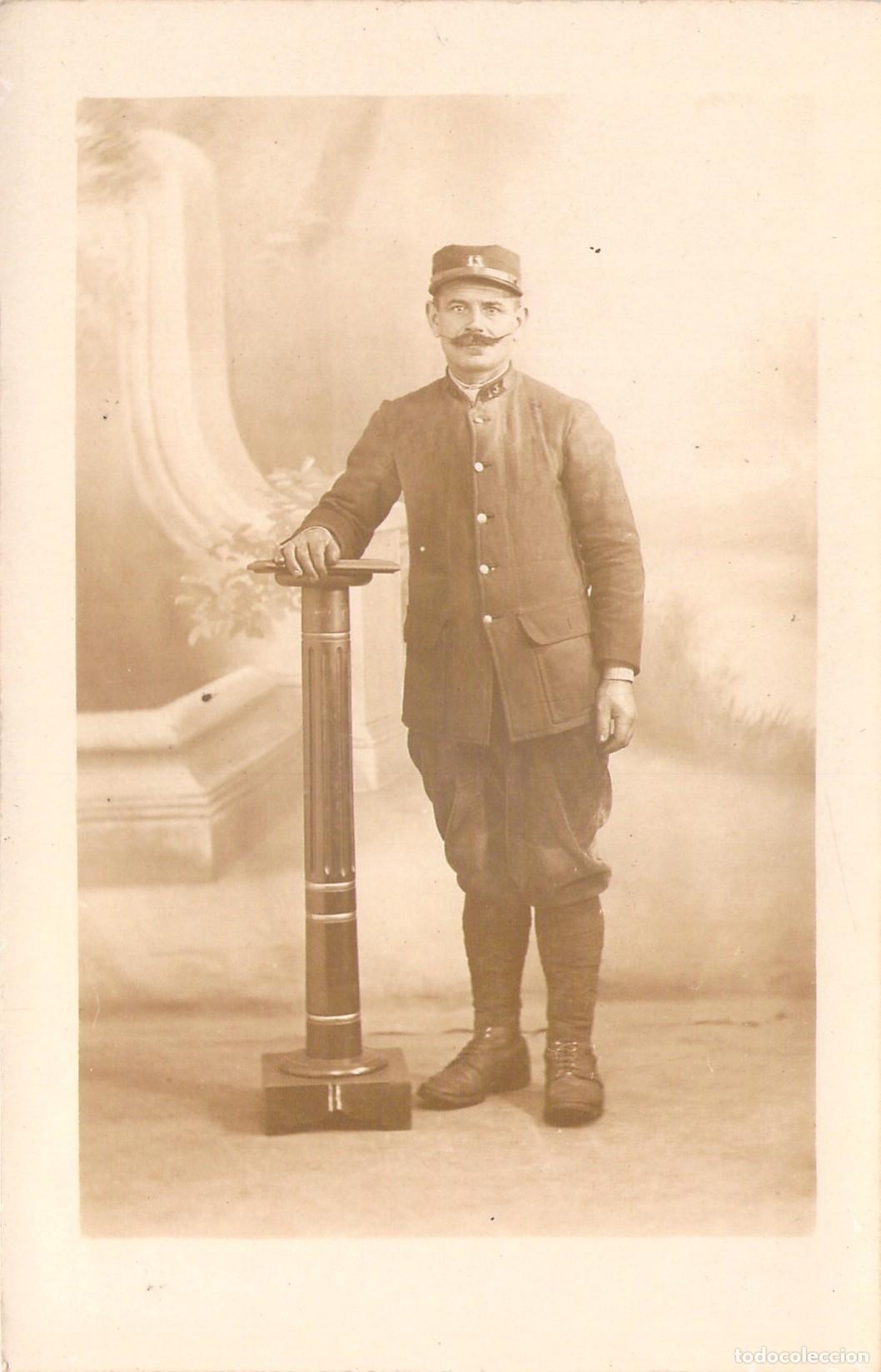 Postcards: Postal de Retrato de Soldado Franc&eacute;s con Uniforme Militar