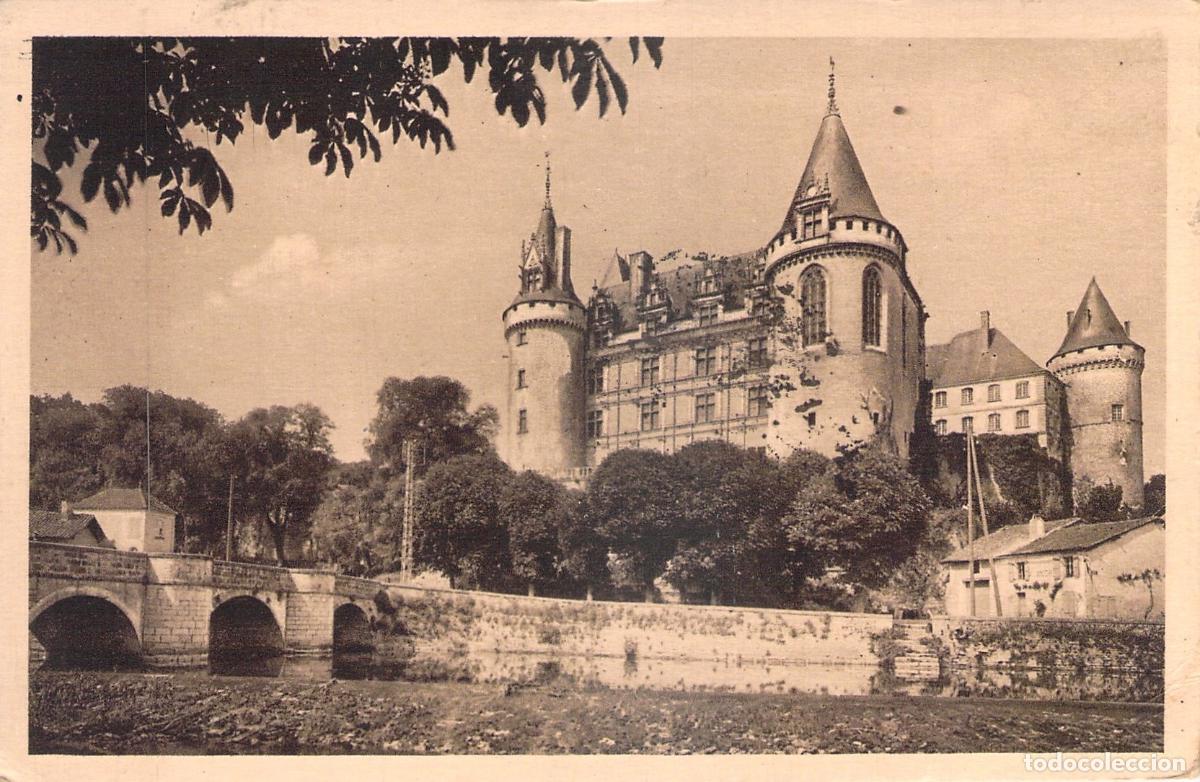 Postcards: Postal del Castillo de La Rochefoucauld y el R&iacute;o Tardoire, Francia