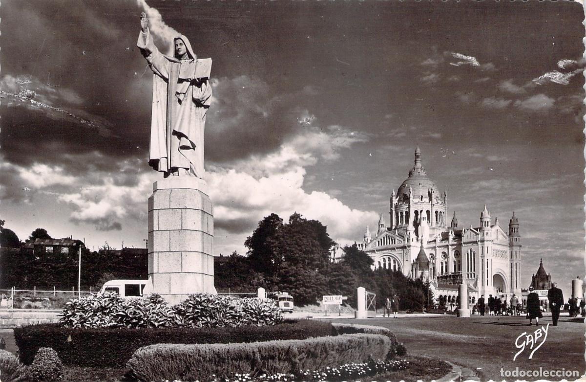 Postales: Postal Bas&iacute;lica de Lisieux y Estatua de Santa Teresa, Francia