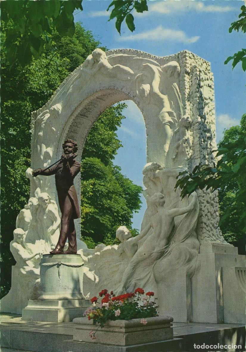 Postales: VIENA. Austria. Monumento a Johann Strauss. Circulada en 1975. ED. RAU COLOR