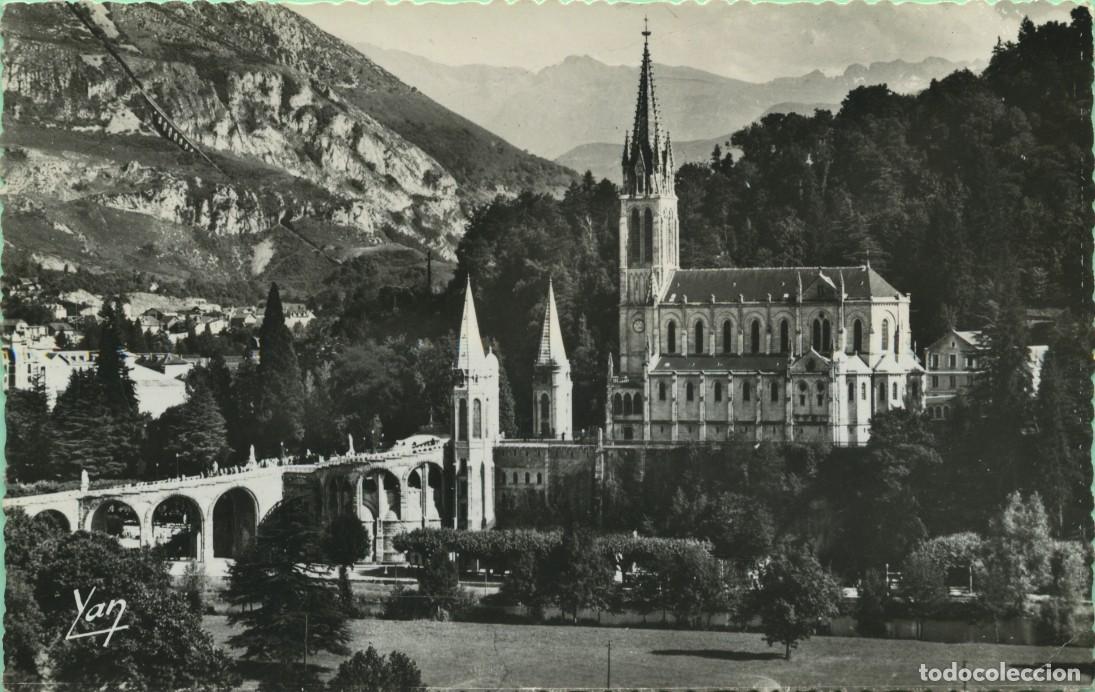 Postales: N&ordm; 18-LOURDES. France. La Basilique et les Montagnes. Sin circular. EDITION QUINAULT