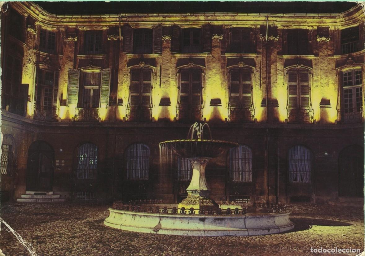 Postales: N&ordm; 2202-Cit&eacute; du Roy Ren&eacute;. 13-AIX EN PROVENCE. Fontaine et place d'Albertas (Anciens H&ocirc;tels). Sin cir