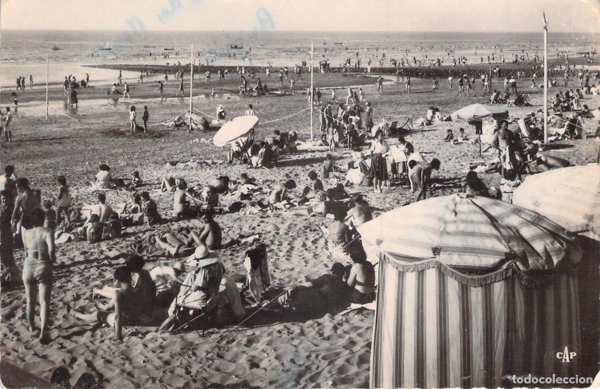 Postales: Postal Villers-sur-Mer, Playa y Sombrillas, Calvados, Francia