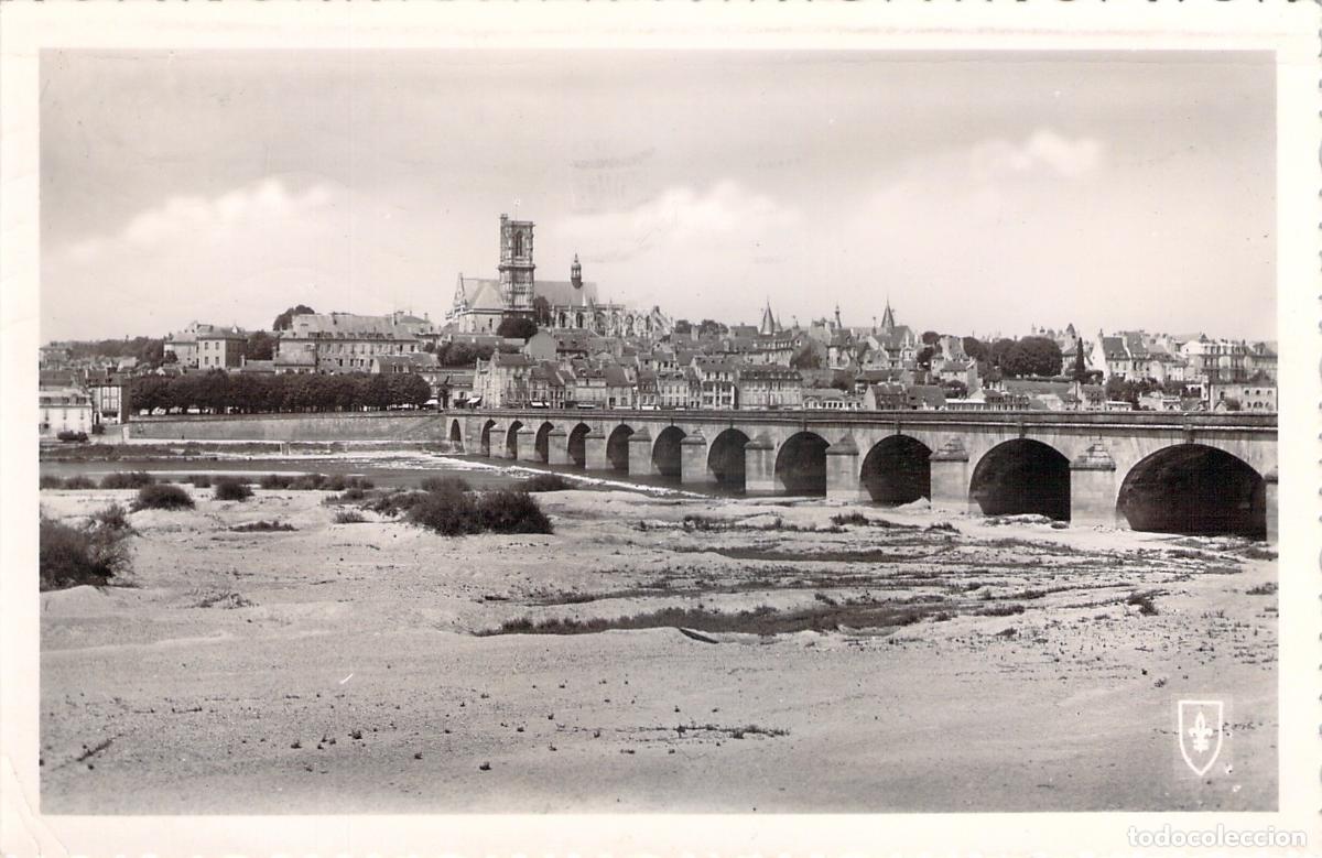 Postales: Postal de Nevers: Vista General y el Puente sobre el Loira