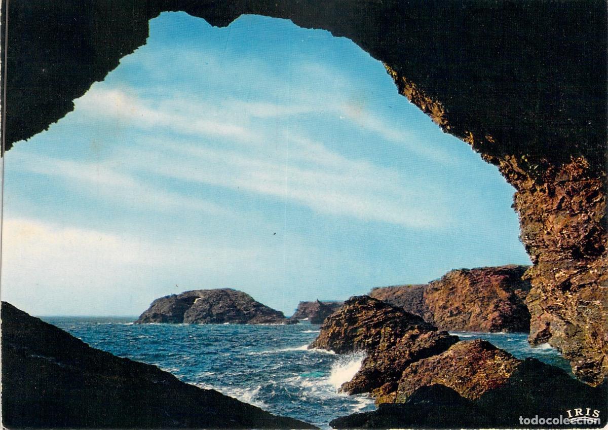 Postales: Postal de Belle-&Icirc;le-en-Mer: La Roche Perc&eacute;e desde la Gruta de l'Apothicairerie