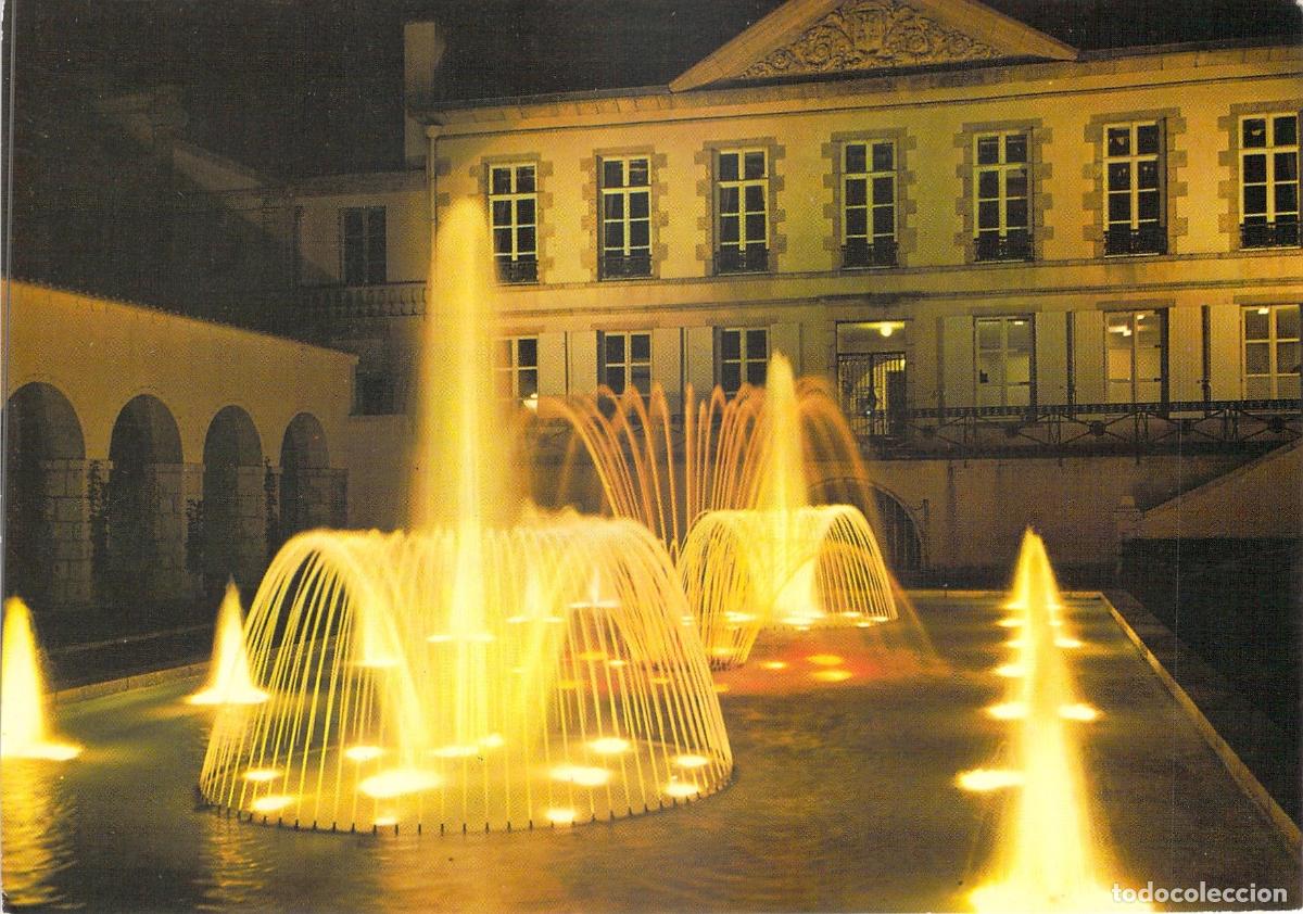 Postales: Postal de Bressuire: Fuentes Iluminadas y Ayuntamiento de Noche